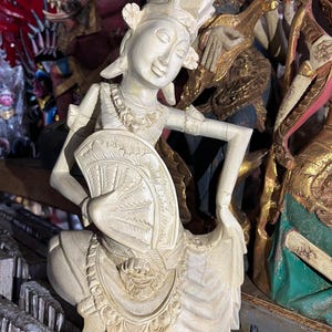 Handmade Balinese Wooden Sculpture – Traditional Dancer with Fan Carving