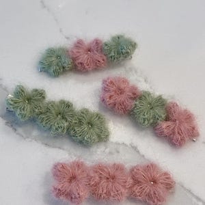 Fluffy flower hair clip with beads, floral hair clip Daisy hair clip crochet hair clip cute gift