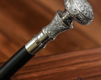 Bastón antiguo con pomo de latón plateado: un elegante regalo para caballero.