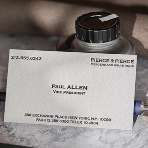 Biglietto da visita di Paul Allen, Fusioni e acquisizioni, Oggetto di scena ispirato al film American Psycho, Patrick Bateman