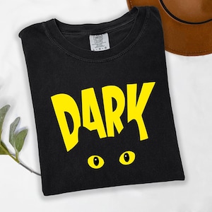 Funny Dark Cat Eyes Halloween Shirt – Glow in the Dark Style Tee – Spooky Black Cat T-Shirt – Unisex Gift for Cat Lovers & Night Owls