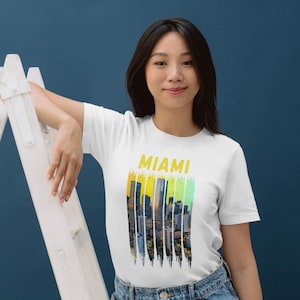 Miami Skyline T-Shirt -Miami 2025 Tshirt Birthday Girl Miami  Miami Florida Shirt, Summer Vibes T-Shirt,Tee, Retro, Beach Shirt,Beach Shirt