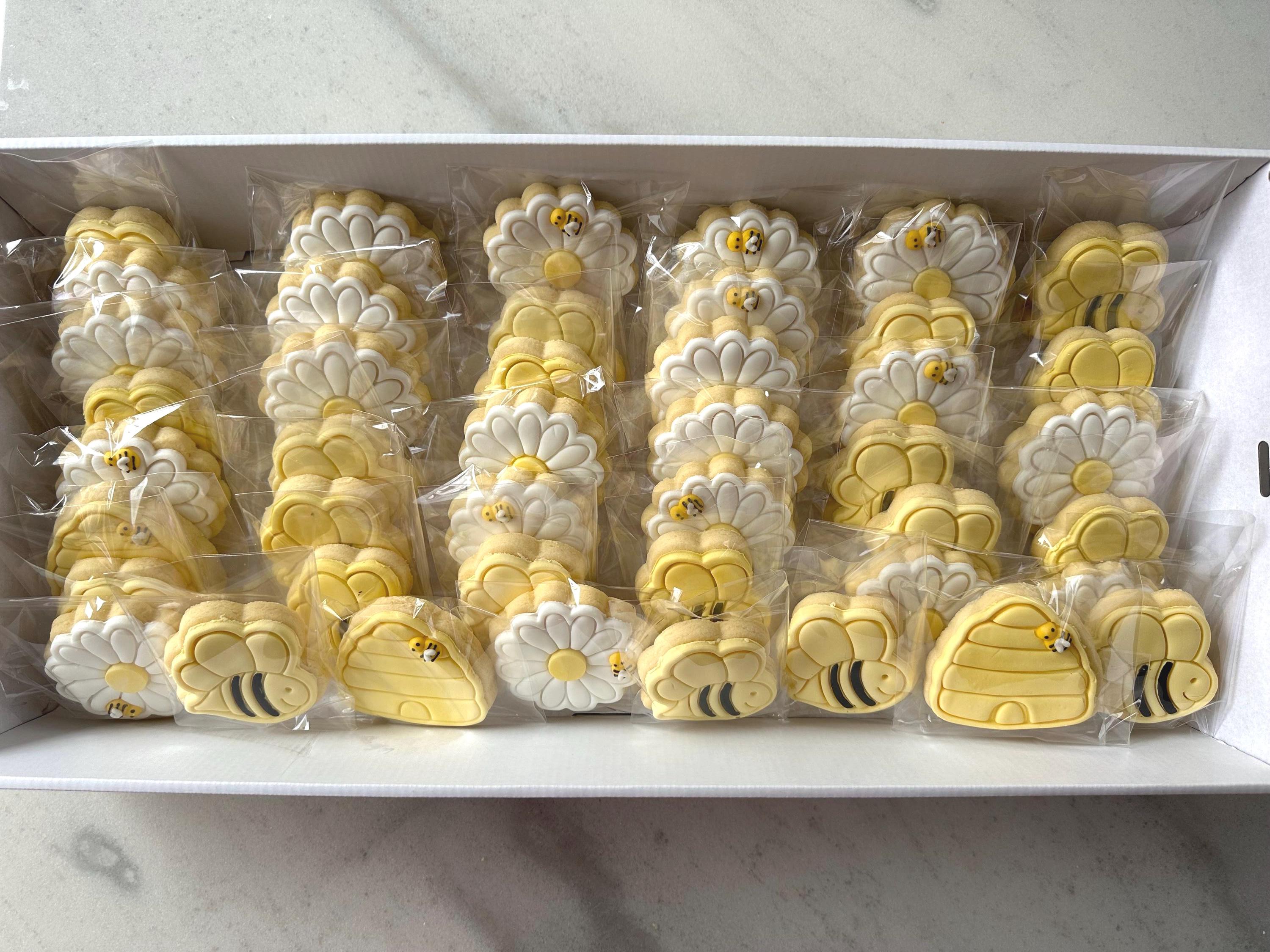 Bee and Daisy Themed Sugar Cookies, Been Hive Cookies, Birthday Cookies, Baby Cookies