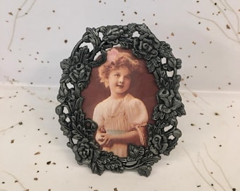 Flower Wreath Oval Pewter Frame