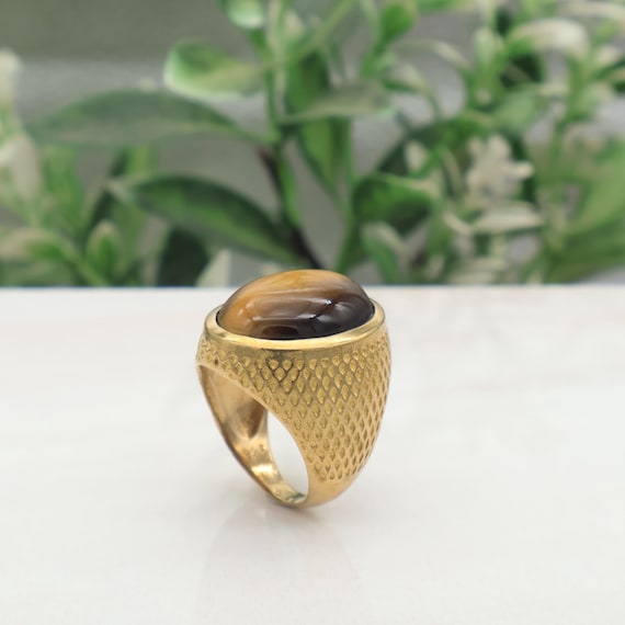 Anillo de piedra preciosa con sello de latón y ojo de tigre