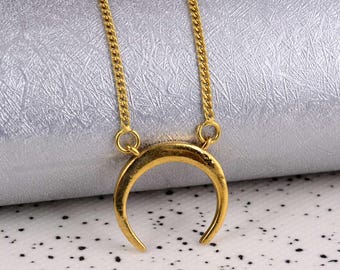 Gold Crescent Moon Necklace, Horn Necklace Gold, Minimal Boho Necklace, Celestial Jewelry, Crescent Pendant Necklace, Gift for Her