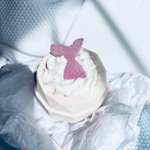 Spring Kiss Diamond Bath Bomb – Geometric Fizzy Spa Treat • Luxury Handmade Bath Bomb Gift • Self-Care Relaxation Soak