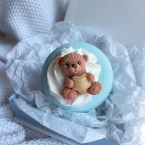 Bomba de Baño Donut + Regalo Osito • Berry Boom • Tratamiento Spa Hecho a Mano • Aromaterapia Frutal