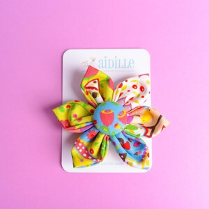 One Handmade Fabric Flower Hair Bow, Ribbon Lined Alligator Clip, Button Center Tulip Floral