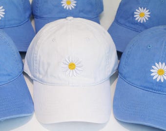 Embroidered Daisy Cotton Twill Hat: Custom Floral Baseball Cap