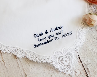Mouchoir de mariage personnalisé en dentelle : cadeau brodé pour la mère de la mariée