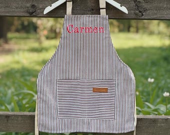 Kid’s Apron with Embroidery Name Toddler Cooking Pinafore Ruffle Apron Personalized Apron With Pockets Birthday Gifts for Child/Girls