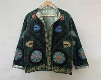 Chaqueta bordada Suzani de terciopelo verde: abrigo indio hecho a mano