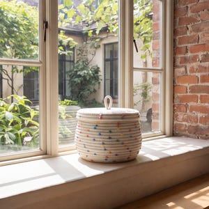 Cesta de cuerda de algodón estilo bohemio con tapa, cesta de almacenamiento redonda decorativa, cesta nórdica para mantas, regalo de inauguración de casa