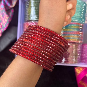 Juego de 96 brazaletes de cristal arcoíris: Tallas 2.2, 2.4, 2.6, 2.8, 2.10. Brazaletes de cristal para bodas indias y pakistaníes.