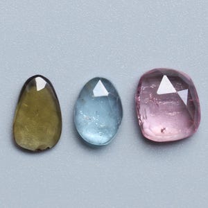 AAA+++ Naturlig akvamarin och turmalin ädelsten, rosenslipad akvamarin, fasetterad turmalin cabochon, 3 st. Smyckestillbehör 8,5 till 9,5 MM