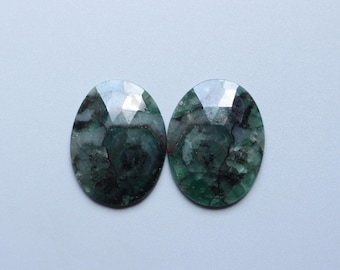 Paar smaragd edelsteen, natuurlijke smaragd roosgeslepen ovale gefacetteerde cabochon paar losse cabochon, ovale smaragd geslepen gefacetteerde cabochonvoorraad, 29 x 22 mm