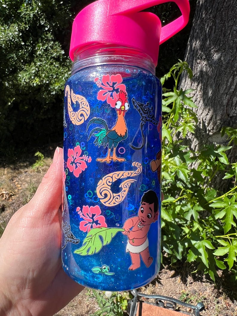 Vaso infantil de 10 oz con tapa abatible, diseño azul lava de Moana imagen 2