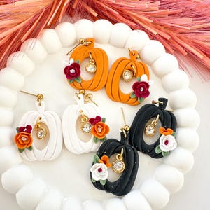 Handgemaakte pompoen bloemen klei oorbellen, polymeerklei herfstsieraden, bloemen herfst oorbellen, Thanksgiving oorbellen, pompoen patch oorbellen