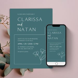 Może przedstawiać: Niebiesko-zielone zaproszenie ślubne i smartfon wyświetlający ten sam projekt. Zaproszenie zawiera imiona Clarissa i Natan, szczegóły ślubu i kwiatową grafikę liniową. Ekran telefonu odzwierciedla projekt.