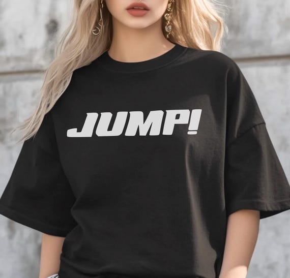 【新品 未使用】JUMPONE JUMPプリント ブラック Tシャツ 新品 未使用】JUMPONE JUMPプリント ブラック Tシャツ 2025年