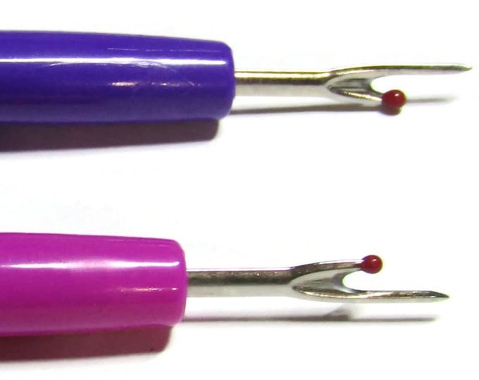 Seam Ripper, Handy rubber end to remove the tiny threads