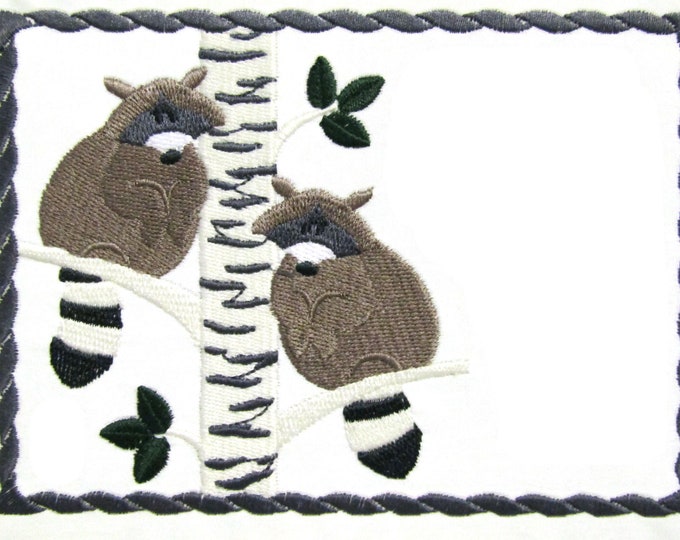 Raccoon embroidered quilt label to customize with your personal message