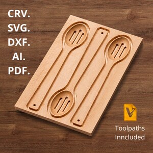 Puede incluir: Una tabla de madera clara con dos formas de cucharas ranuradas talladas con orificios circulares en los extremos de los mangos. El texto CRV, SVG, DXF, AI, PDF y Toolpaths Included es visible, indicando formatos de archivo.