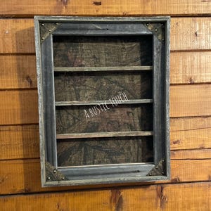 Belt Buckle Display Case - Holds 12 Buckles - Camo