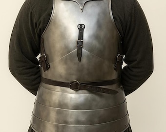 Handgefertigte Mittelalter Kürass aus Stahl: Ritter LARP Rüstung mit Zigarren