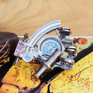 Antiekkoperen nautische sextant met dubbele telescopen • Maritiem navigatie-instrument • Werkende kompas-sextant | Nautische woondecoratie