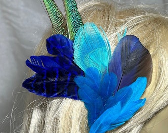 Bright blue feather hair clip, Peacock Feather Fascinator,Blue feather barrette,blue hair or hat clip, Boho, Festival