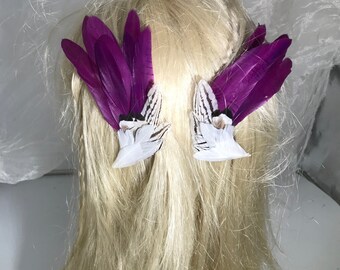 Set aus weißen und himbeeren Feder Haarspangen, passende Feder Fascinator es, Weiße und Himbeere Feder und Accessoires, Haarspangen,