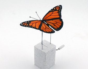Autómata de mariposa monarca, arte cinético mecánico realista