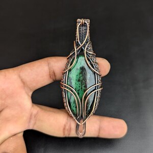 Pendentif rubis zoisite • Pierres précieuses naturelles faites à la main avec fil de cuivre enveloppé