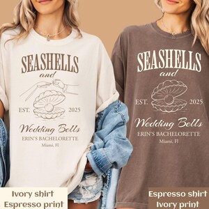 Muscheln und Hochzeitsglocken Strand Bachelorette Shirt, Strand Muschel Shirt, Benutzerdefinierte Bachelorette Shirts, Küsten Bachelorette, Komfortfarben