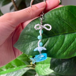 Ocean Beaded Keychain – Blue Whale Charm with Beaded Bow Accent