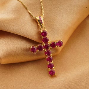 Frauen Rosa Rubin Kreuz Anhänger, 14k vergoldetes Silber, spiritueller Schmuck religiöses Geschenk