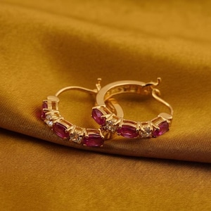 Rosa Rubin Oval Huggie Hoop Ohrringe, 14K Gelbgold überzogene Minimalist Schmuck