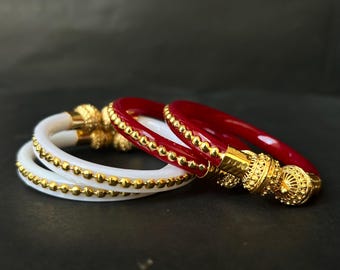 ハンドメイドの孔雀ベンガルレッドバングルシャカ、ポーラ付きゴールド
