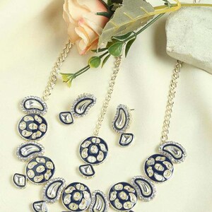 Kundan Bridal Jewelry Set: Indian Wedding Necklace, Earrings, Maangtika