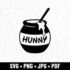 Puede incluir: Ilustración en blanco y negro de un tarro de miel con la palabra "HUNNY" en la parte delantera. Una cuchara de madera está dentro del tarro, con miel goteando por el costado. La parte inferior de la imagen tiene el texto "SVG • PNG • JPG • PDF".