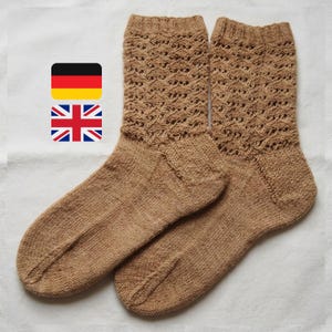 Mönster för stickade sockor i PDF-format, mönster för strukturerade sockor med hälklaff och kil, damstorlek Small–Large, engelska + tyska
