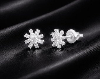 Kerstcadeau 925 Sterling Zilveren Sneeuwvlok Oorknopjes,CZ Zirkonia Knopjes, Minimalistische Winterjuwelen, Verfijnde Sprankelende Oorbellen