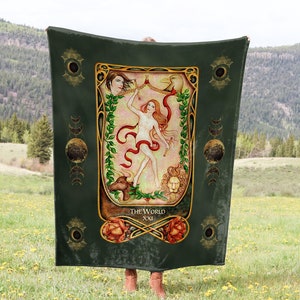 Die Welt-Tarot-Karte Crushed Samt-Decke | Spirituelle Boho Wohndeko | New Age Stil | Mond, Sterne, Himmelskörper | Zauberhaftes Geschenk für Sie/Ihn