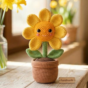 Puede incluir: Un letrero de madera rústico con el texto "Welcome to our home" en un estilo manuscrito. El letrero presenta un acabado envejecido y un diseño simple y acogedor, perfecto para un porche o entrada.