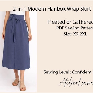Puede incluir: Falda envolvente azul con cinturón anudado, mostrada en una persona. La falda llega a la rodilla y tiene un estilo plisado o fruncido. El texto en la imagen dice "2-in-1 Modern Hanbok Wrap Skirt" y "PDF Sewing Pattern, Talla: XS-2XL".