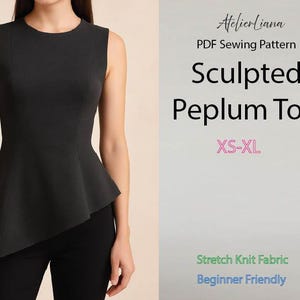 Puede incluir: Un top negro sin mangas con peplum y dobladillo asimétrico. El texto dice: AtelierLiana, PDF Sewing Pattern, Sculpted Peplum Top, XS-XL, Stretch Knit Fabric, Beginner Friendly. El top presenta un cuello redondo y un cuerpo ajustado.