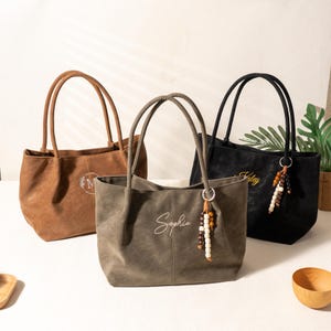 Bolso tote de piel de ante bordado personalizado, bolso de mano con nombre personalizado, regalo para damas de honor, regalo para el Día de la Madre, bolso de hombro de gran capacidad L2604