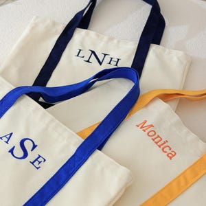 Embroidered Tote Bag, Personalized Canvas Bag, Bridesmaid Bags, Bride Gift, Summer Beach Bag, Custom Tote Bag, Bachelorette Gifts 25062602